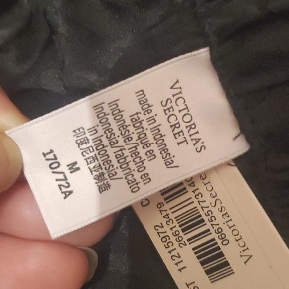 Victoria Secret Lingerie Set - Picture 5 of 9